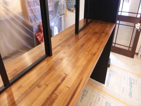 京都店舗　カウンター　オイルステインクリアー仕上げ